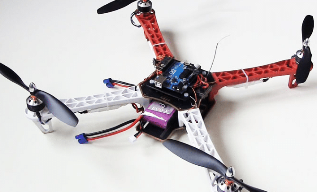 Drone construído com uma placa Arduino
