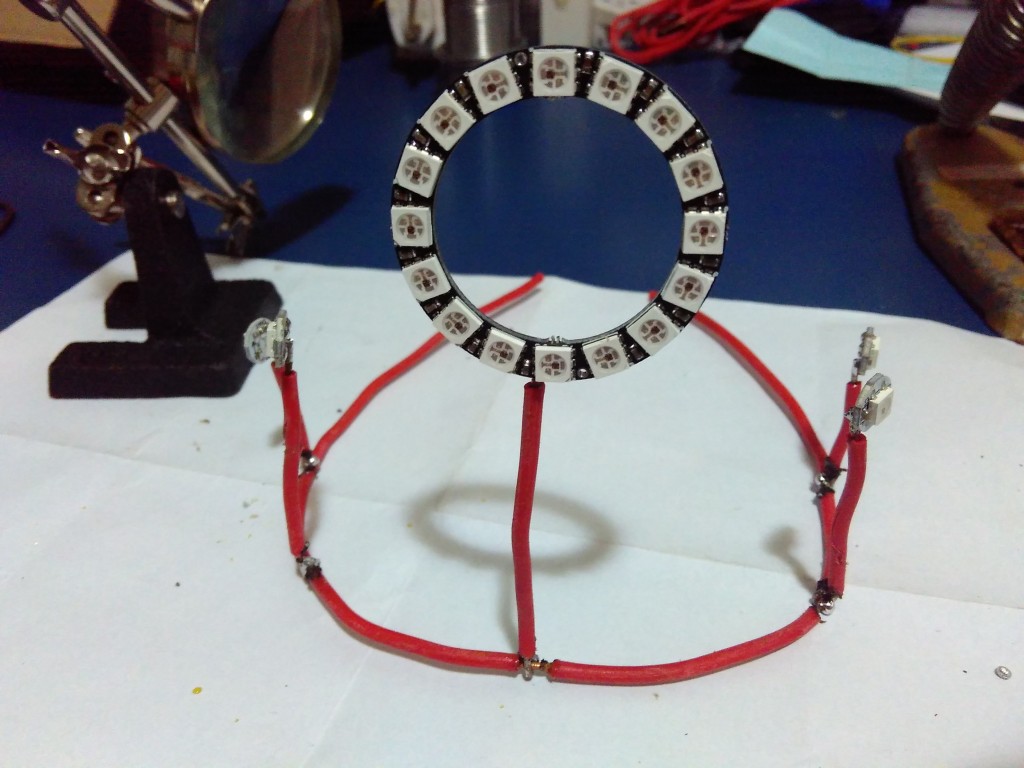 Leds posicionados sobre a estrutura da coroa