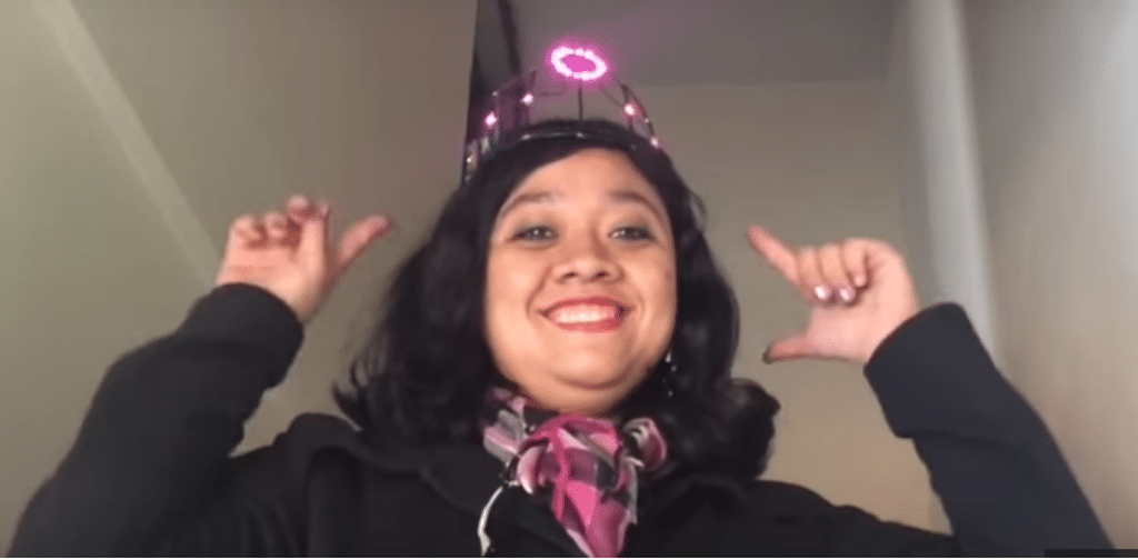 Gedeane com coroa Princesa de Wearable