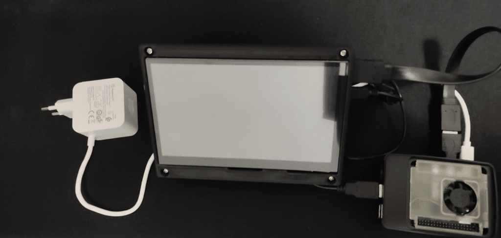 Raspberry Pi 5, fonte e display HDMI touch screen